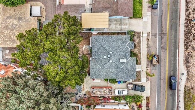 Building Photo - 3335 Riviera Dr