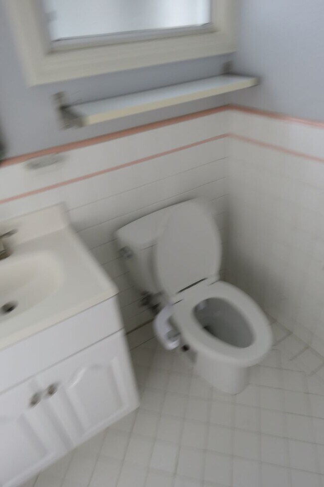 Building Photo - 2 Bedroom with VIEWS in Sunnyside Neighborhood