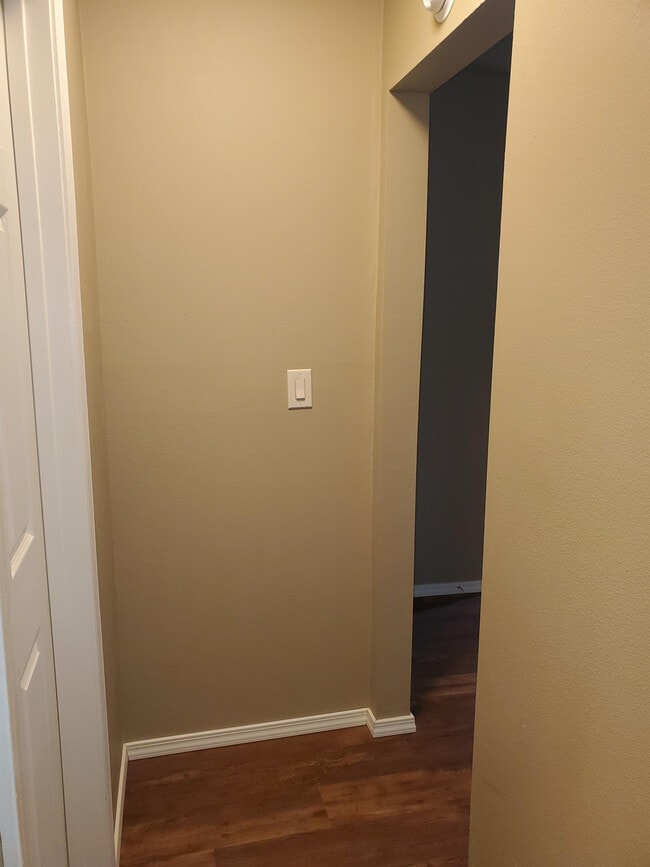 Building Photo - 3213 Center St NE