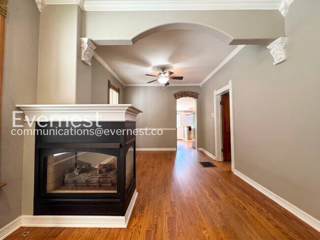Building Photo - 2-Bed/1-Bath Home/Available Now!