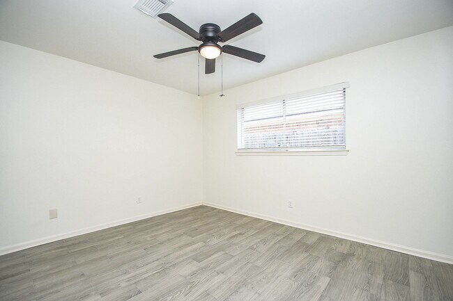 Building Photo - 21327 Park Tree Ln