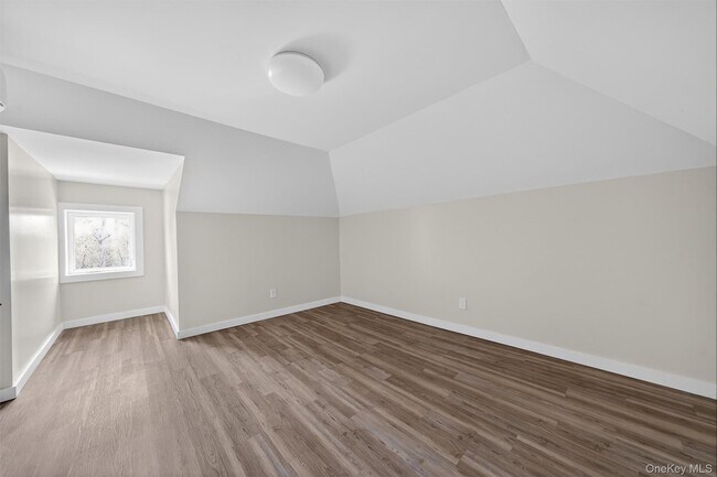 Building Photo - 303 Main St