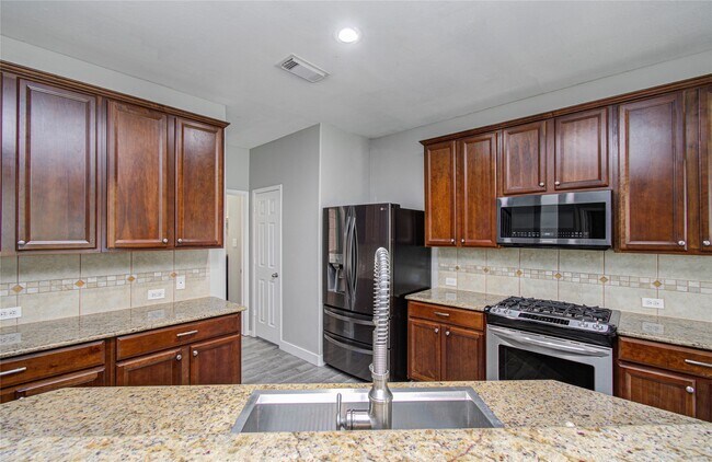 Building Photo - 6814 Summer Bridge Ln