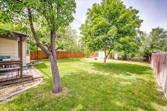 Building Photo - Desirable SE Boise Home Minutes From BSU!