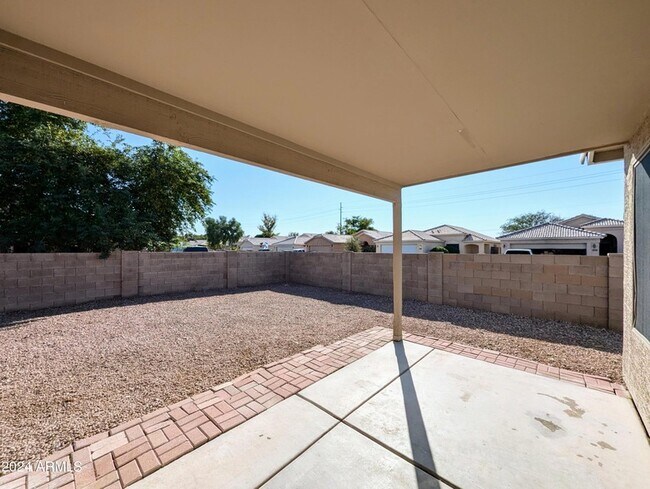 Building Photo - 7059 W Gardenia Ave