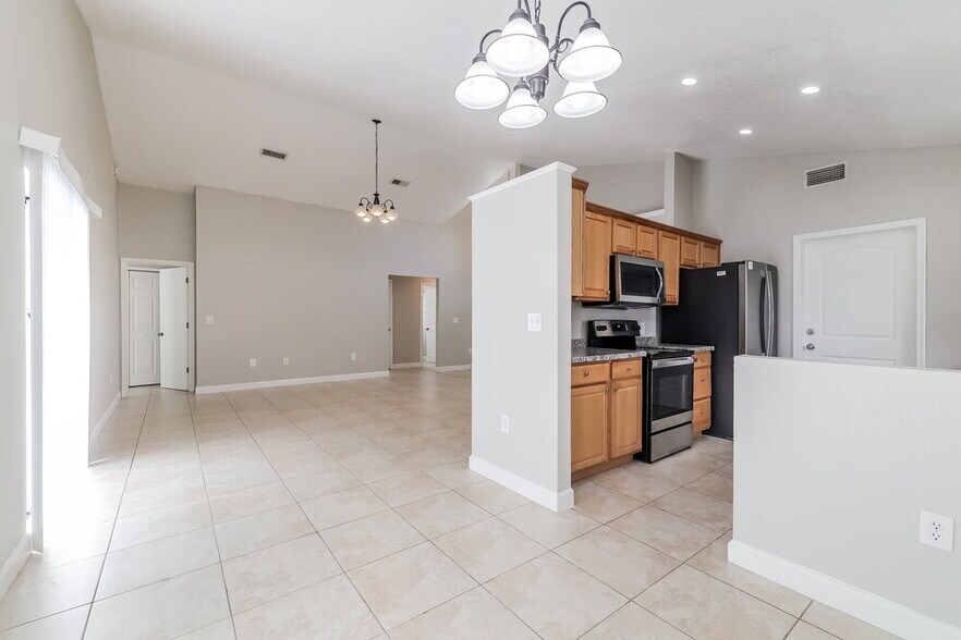 Building Photo - 2120 Cuxham Ct