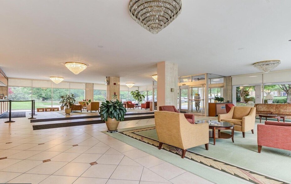 Building Photo - 10201 Grosvenor Pl