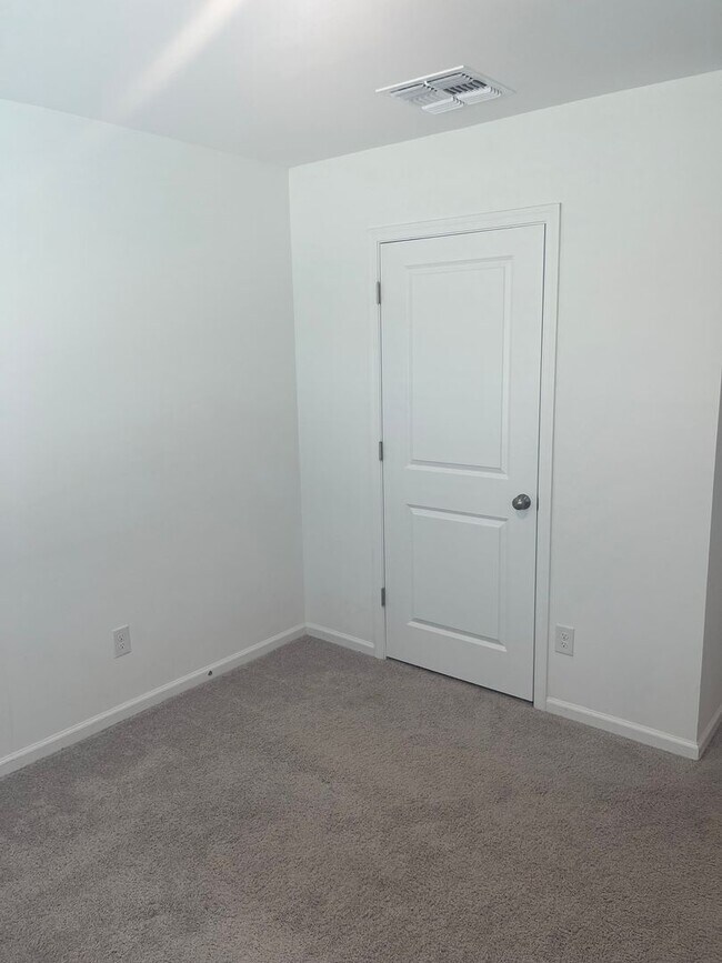 Building Photo - Beautiful 4 Bedroom 2 Bathroom split floor plan home in the newly built Turquoise Hills Neighborh...