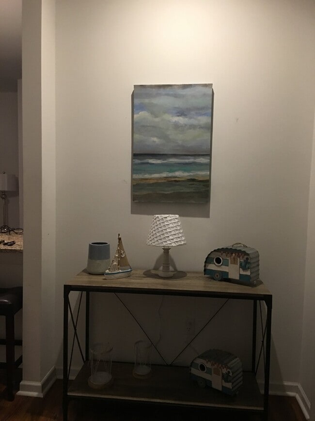 Building Photo - Great 3/2 Fully Furnished-TDY Welcome!!
