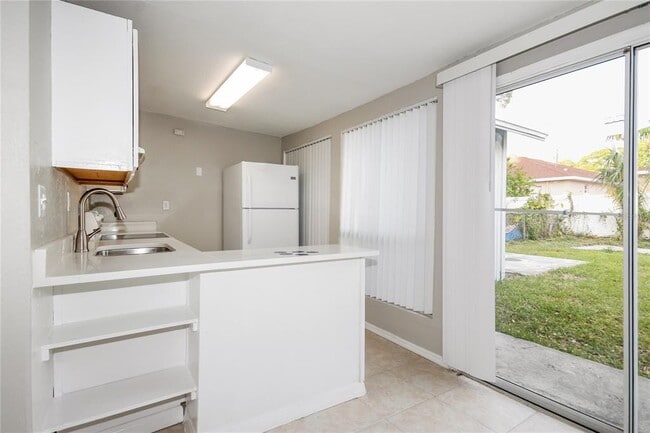 Building Photo - 6813 N Clearview Ave