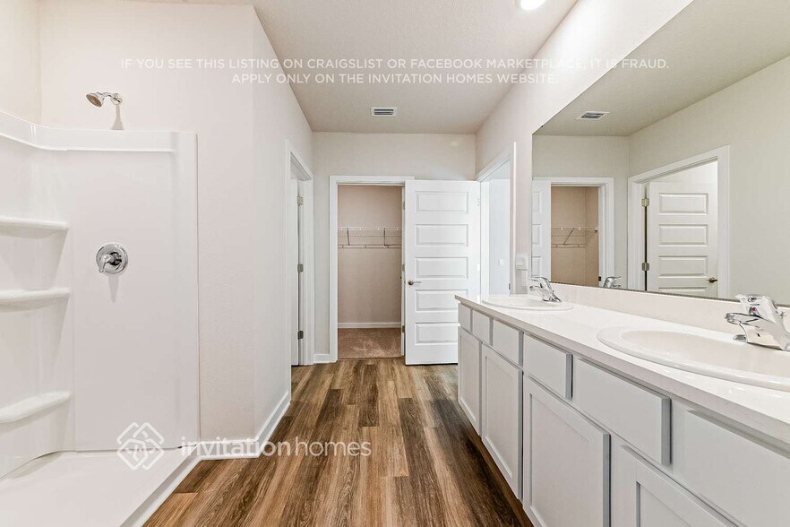 Building Photo - 18306 Wheathouse Pl