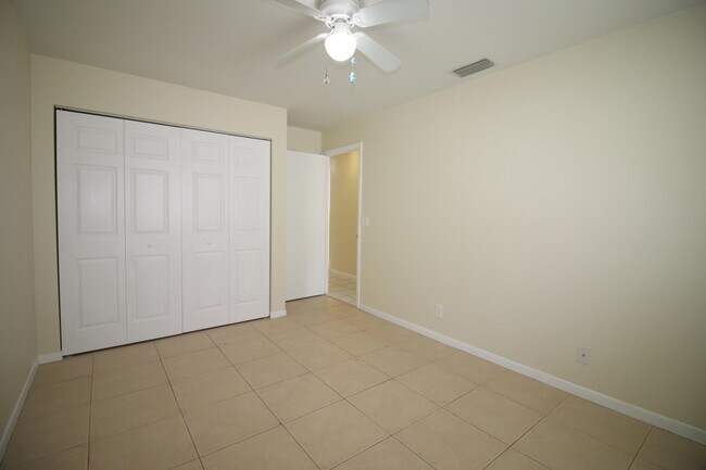 Building Photo - 6076 Strawberry Lakes Cir