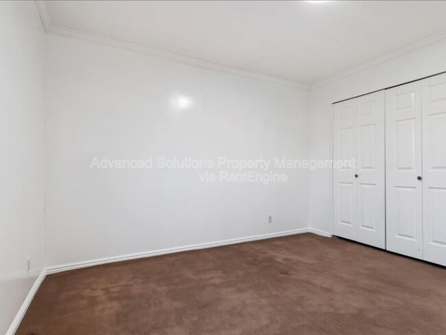 Building Photo - 6837 S Creekcove Way