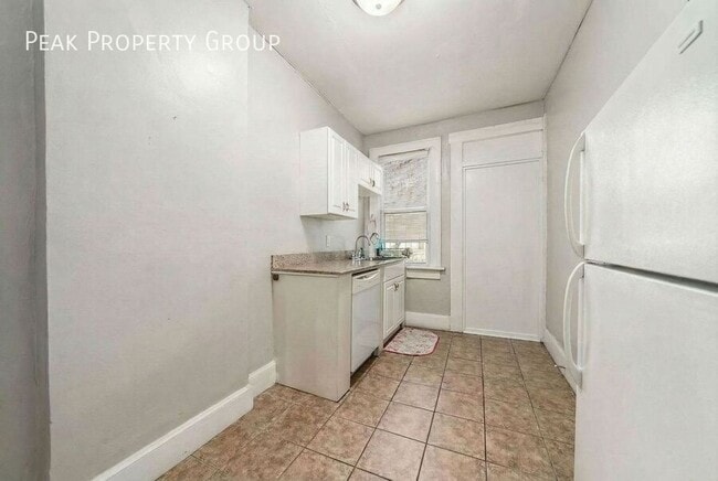 Building Photo - 396 E Northwood Ave