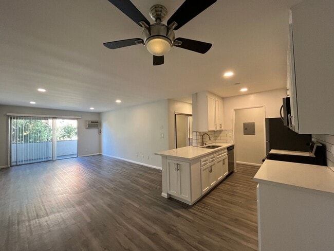 Interior Photo - 1635 North Martel Avenue