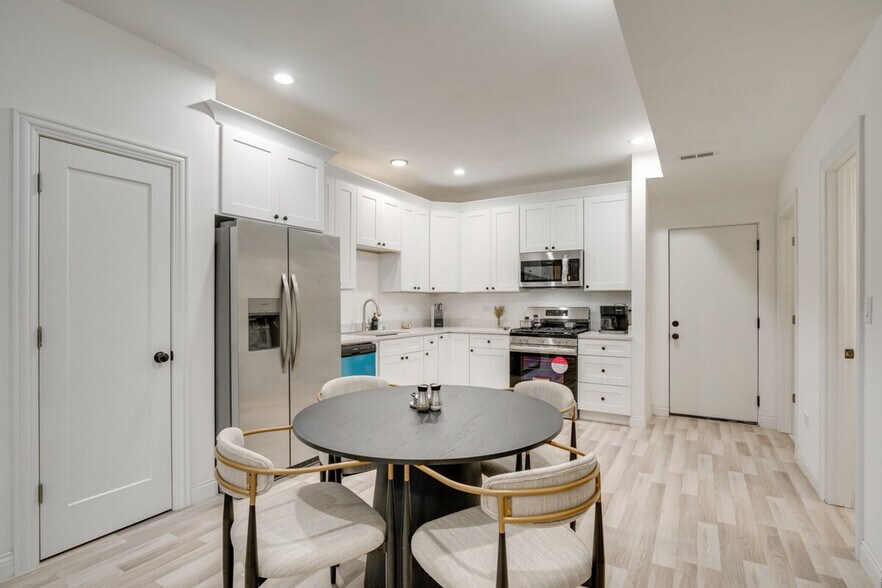 Building Photo - 4727D Yender Ave