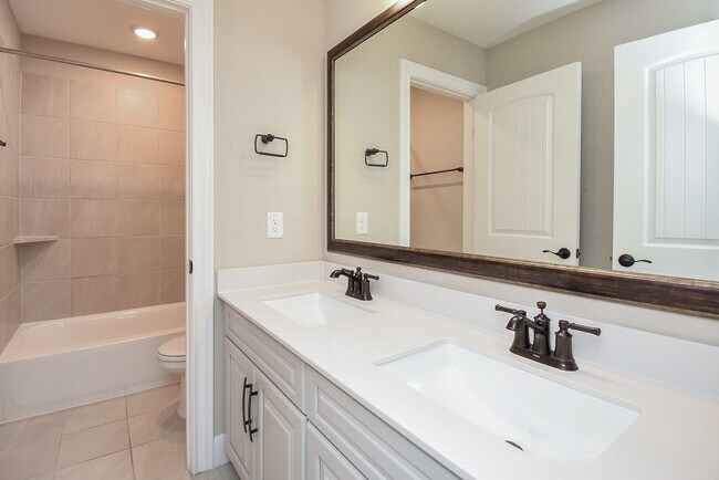 Building Photo - 2008 Harrow Oak Ln