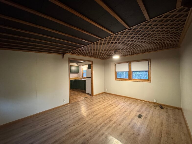 Building Photo - 66090 Wolfs Den Rd