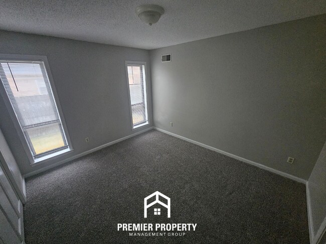 Building Photo - 6869 Amersham Dr