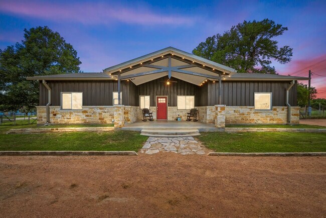 Building Photo - 1740 W Live Oak St