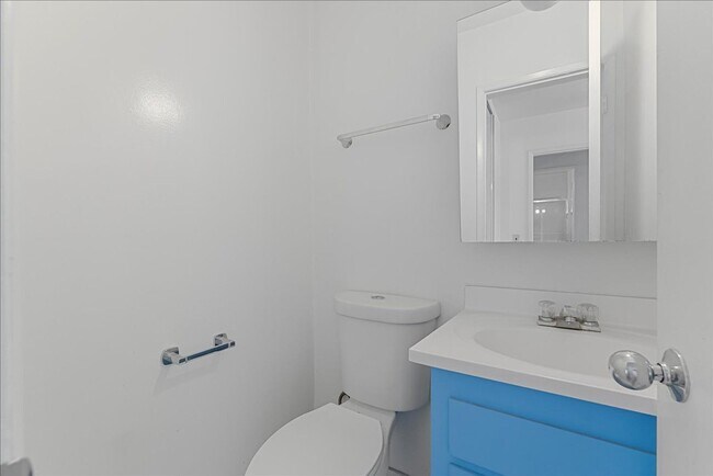 Building Photo - 4909 Sycamore Terrace