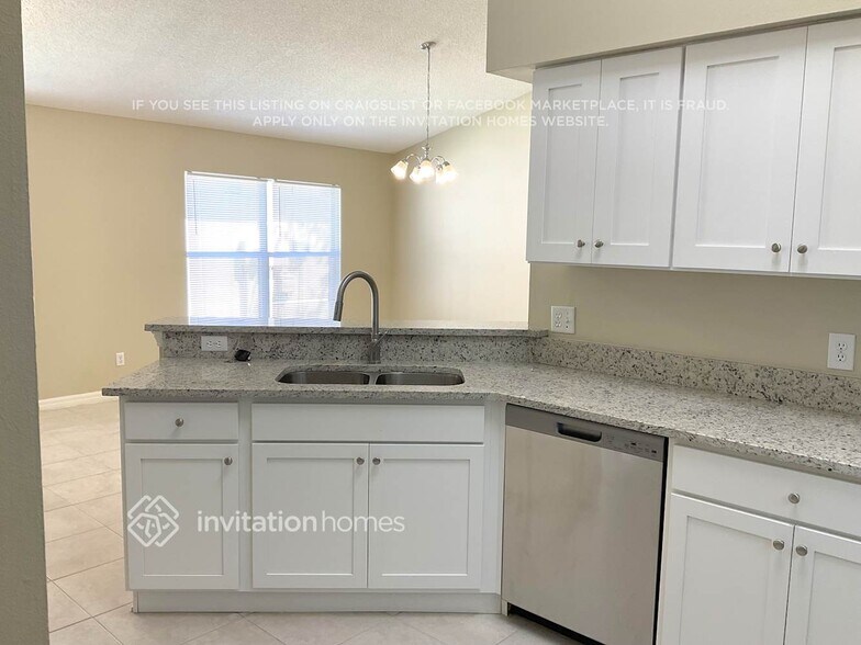 Building Photo - 13835 Valleybrooke Ln