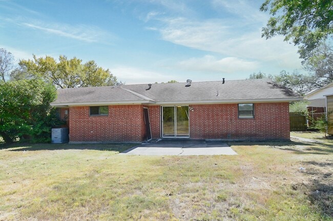 Building Photo - 1208 Yellowstone St