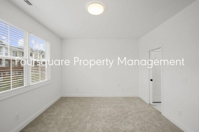 Building Photo - Modern 4-Bed / 3.5-Bath Townhome with Main Level Hard-Surface Floors , Back Patio – Easy Access t...