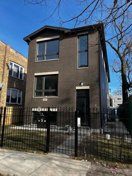 Building Photo - 4949 S Wabash Ave