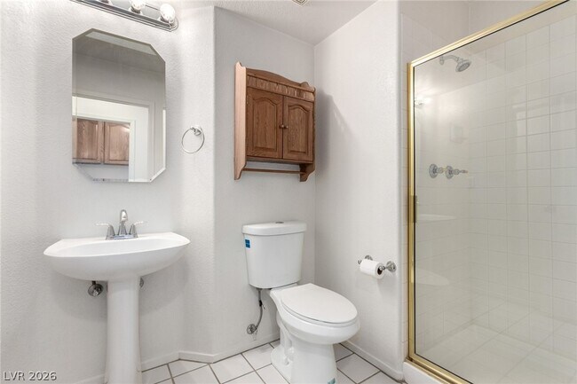 Building Photo - 2412 Shady Vista Dr