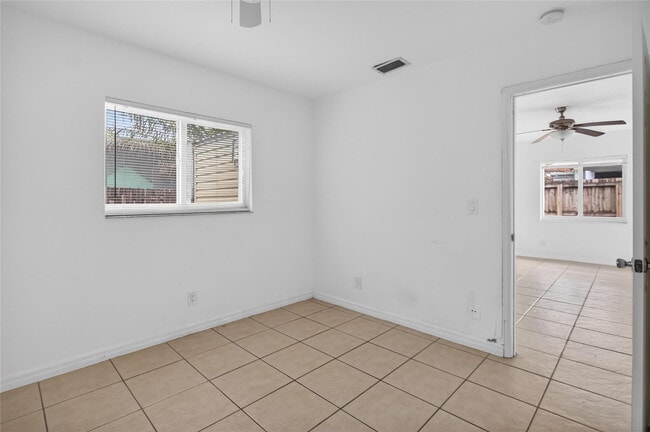 Building Photo - 709 SW 13th Ave