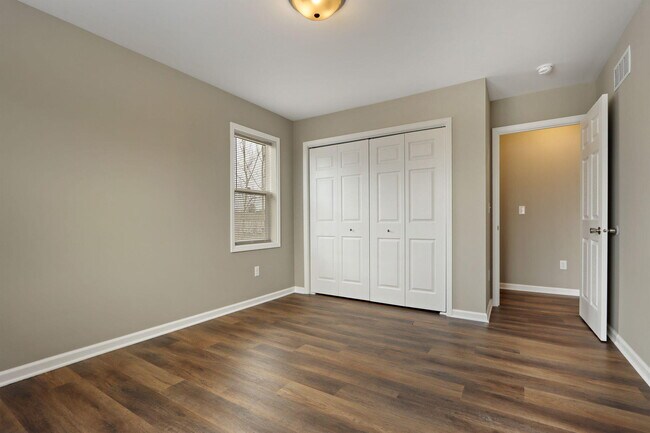 Building Photo - 342 Cattail Ct