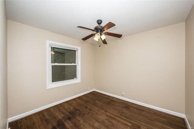 Building Photo - 1424 Golden Dr