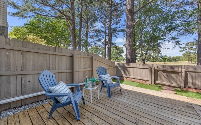 Building Photo - READY NOW!! 3-Bedroom Townhome w/Attached Garage! Golf Course Views - Pet Friendly - All Appliances!