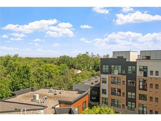 Building Photo - 3116 W Lake St