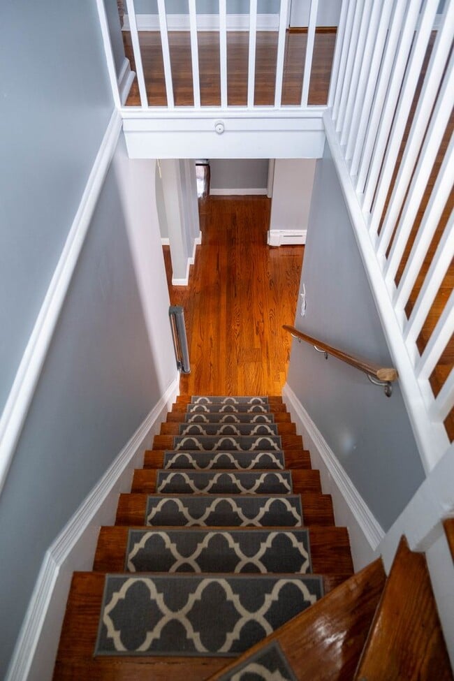 Building Photo - Beautiful Four Bedroom Home