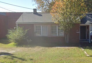 Building Photo - Freshly Renovated 2-Bedroom apartment! - H...