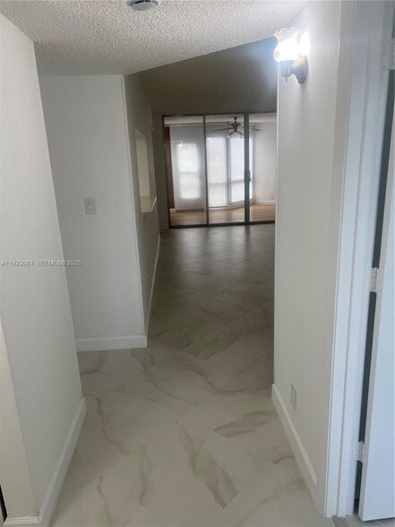 Building Photo - 9510 Seagrape Dr