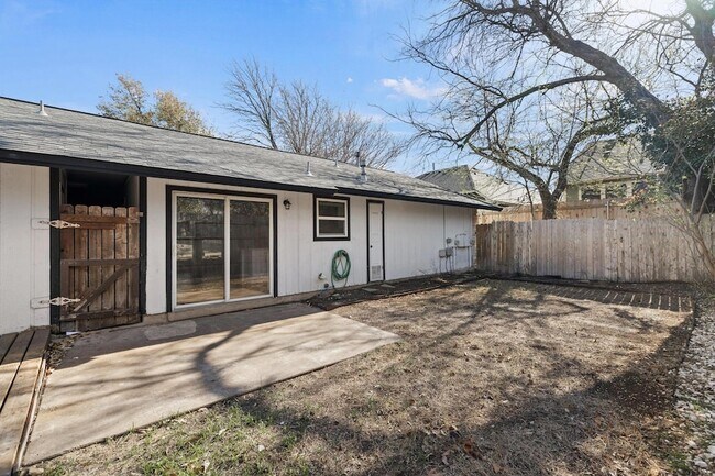 Building Photo - 3201 Mossrock Dr