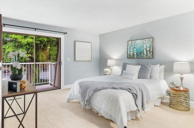 Building Photo - 2bd/1.75ba Kirkland Condo
