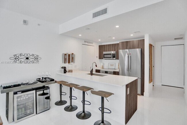 Building Photo - 488 NE 18th St