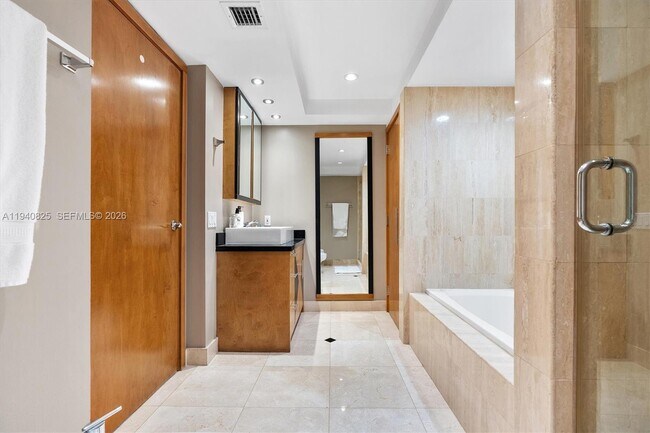 Building Photo - 1800 Sunset Harbour Dr