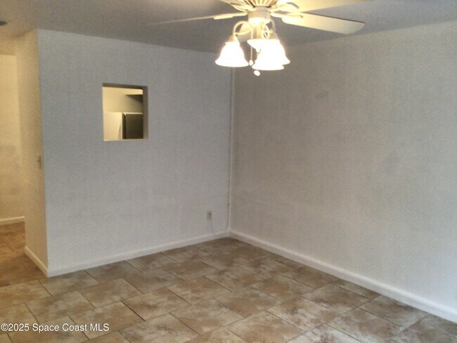 Building Photo - 220 Columbia Dr