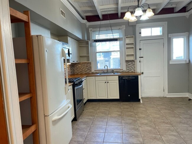 Building Photo - 2-Bedroom on Patterson Park in Highlandtow...