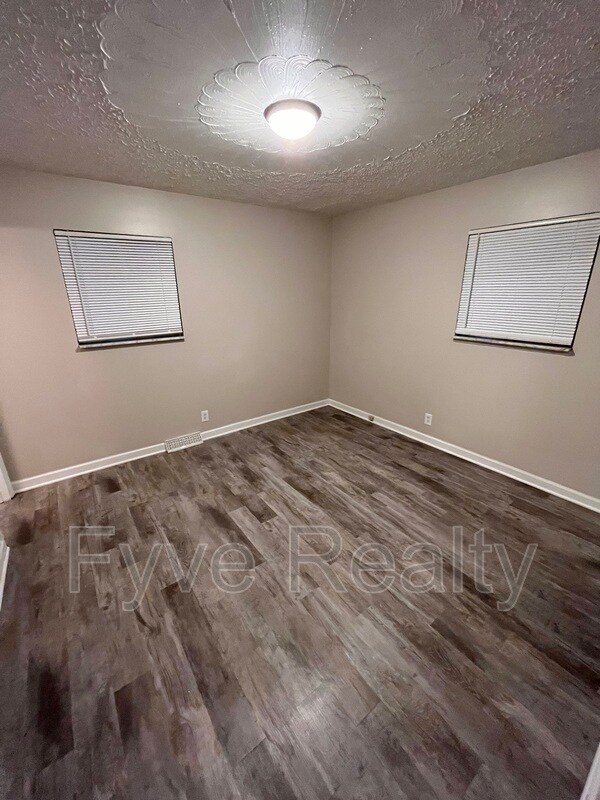 Building Photo - 1329 Barcelona Dr