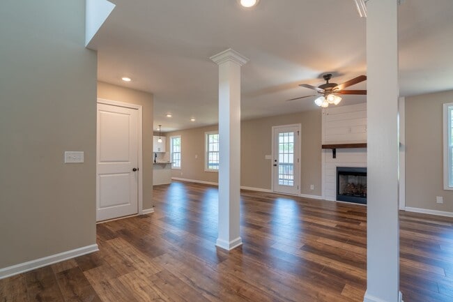 Building Photo - 1325 Shockey Dr