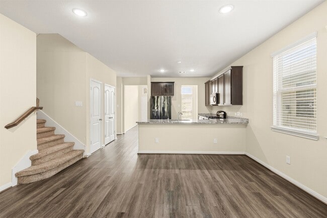 Building Photo - 6131 Carpenters Cove Ln