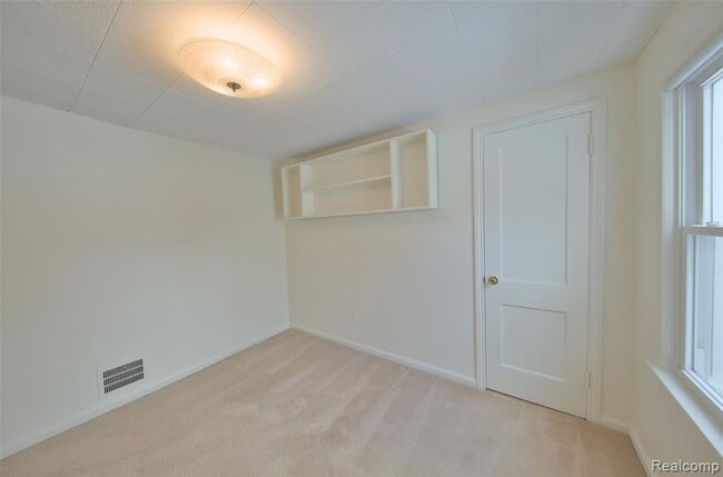 Building Photo - 9249 Whitall Ln