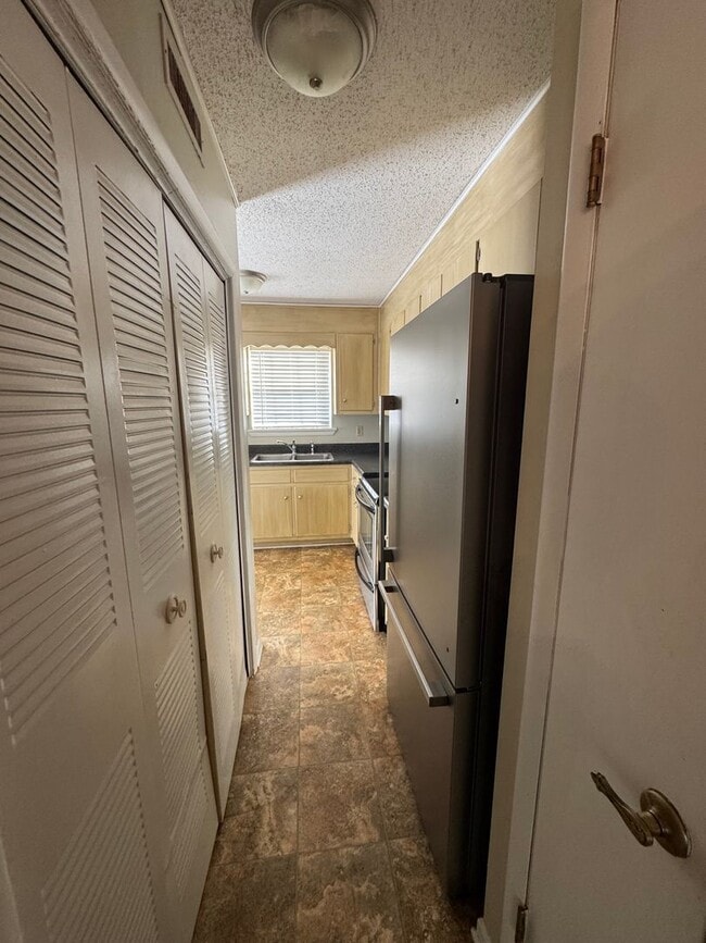 Building Photo - Spacious 2BR Townhome in Prime North of the River Location – Minutes from UA & Downtown