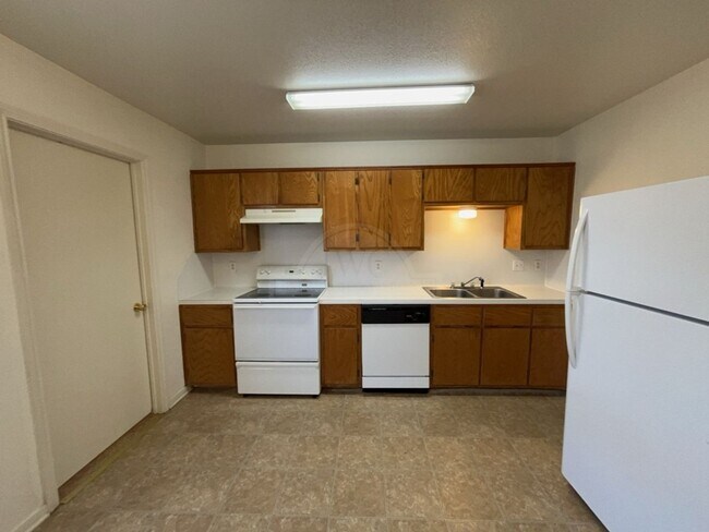 Building Photo - 1006 Circle M Dr